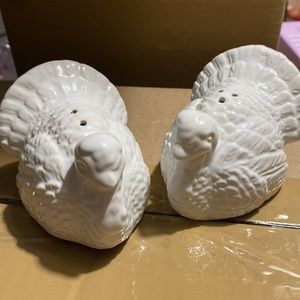 Turkey, salt and pepper shakers